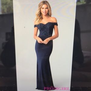 PROM DRESS Off the shoulder, sweetheart neckline.